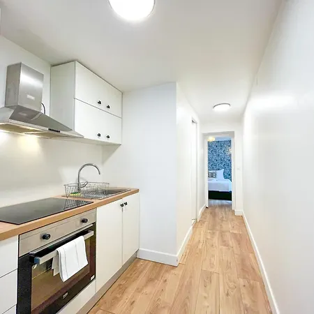 152 - Urban Cosy Flat In Apartment *